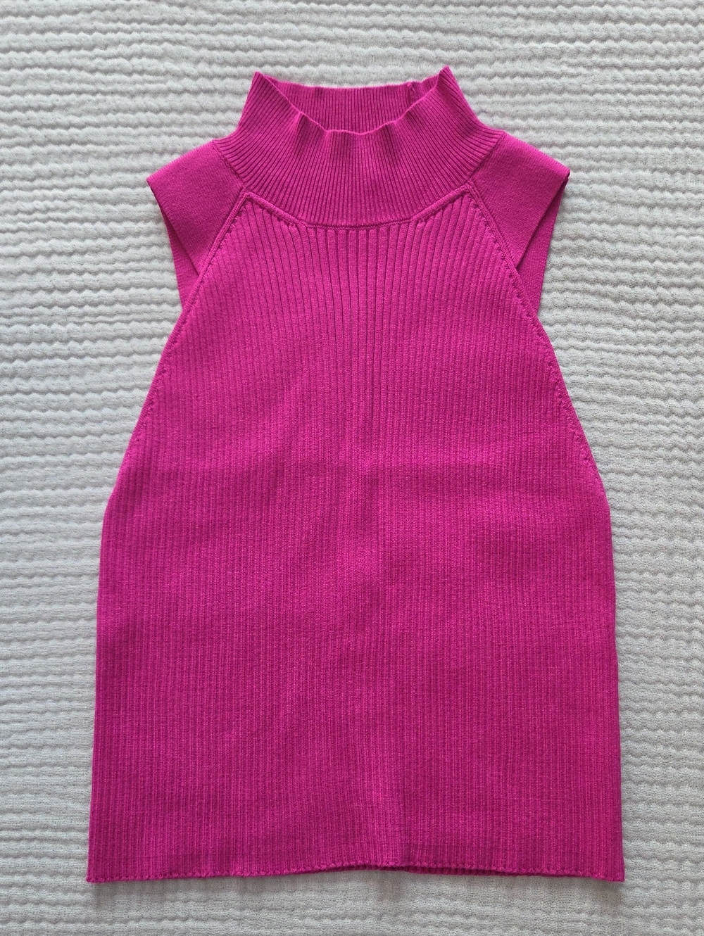 NWOT Dynamite Fuchsia Ribbed Mock Neck Tank Top, Size L